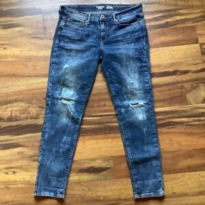 Denizen from Levi's Size 31 Distressed Low Rise Jeggings